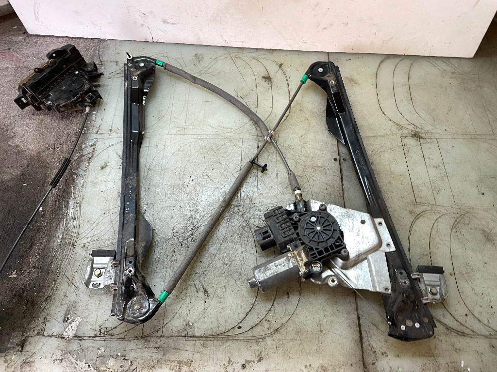 Macara electrica cu motoras stanga fata Ford Focus