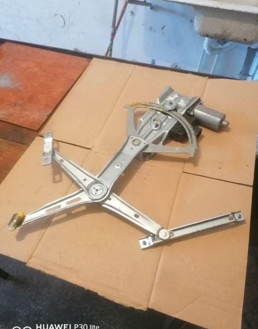 Macara electrica dreapta fata Opel Astra H an 2004-2008