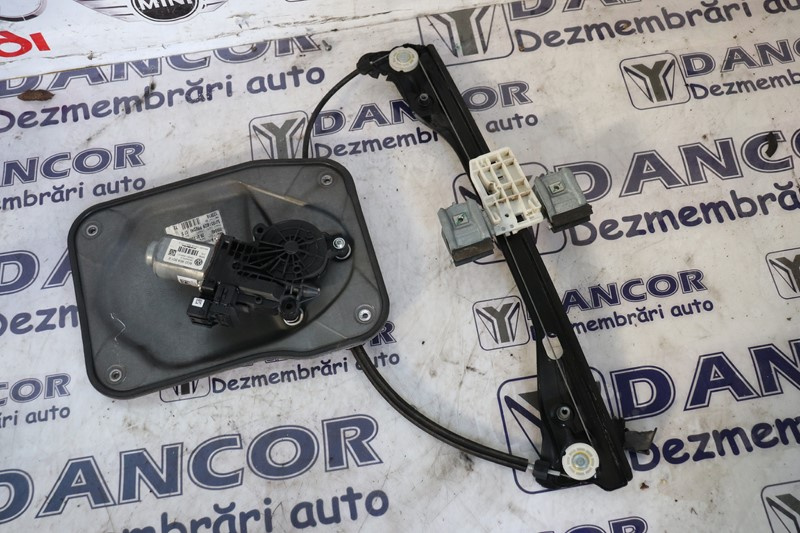 MACARA ELECTRICA DREAPTA FATA SKODA FABIA 2 /AN 2010 / COD 5J1837402B