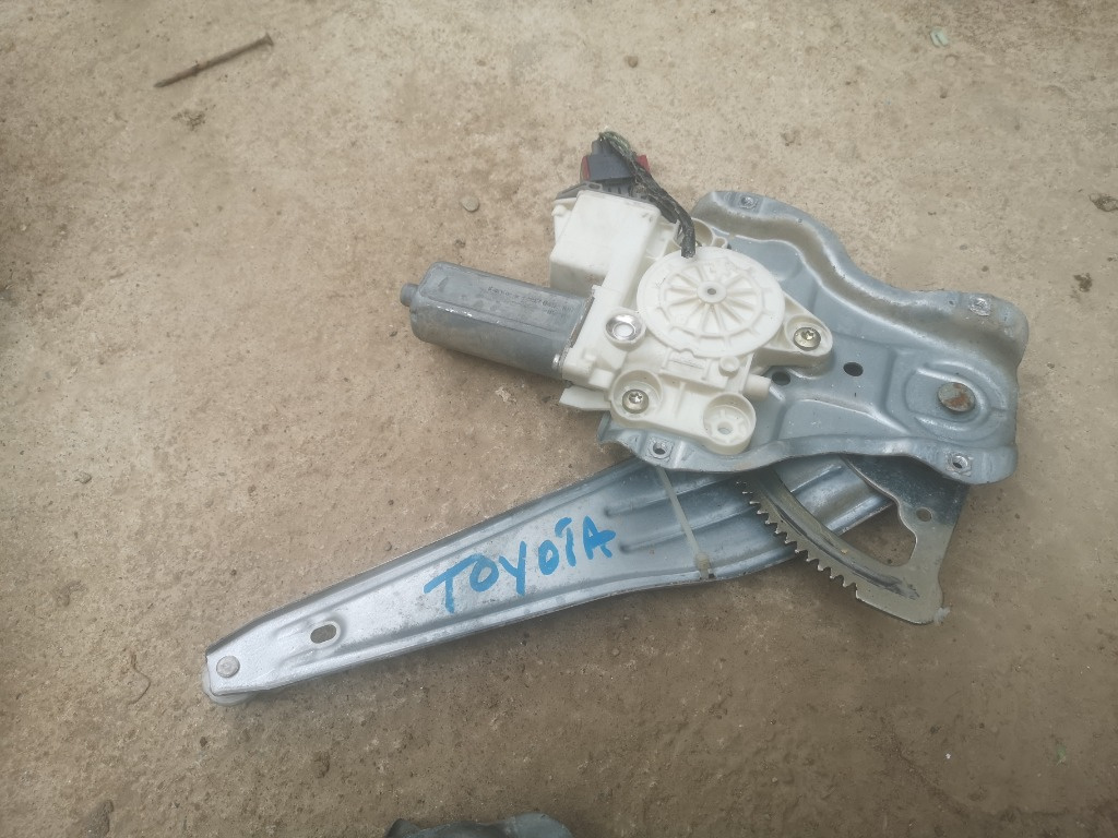 Macara electrica dreapta spate Toyota Avensis An 2003 2004 2005 2006 2007 2008 2009 cod 992045-100