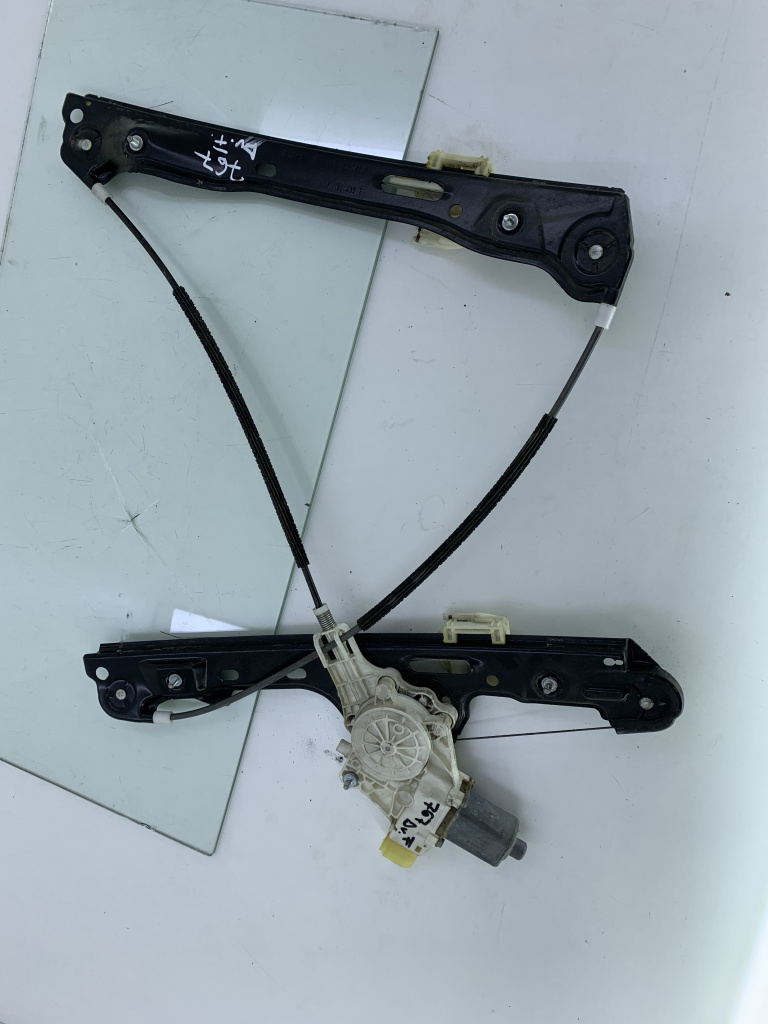 Macara electrica geam dreapta fata BMW SERIA 1 E87 204D4 2004-2009 D4-8-4 7138466 DezP: 30602