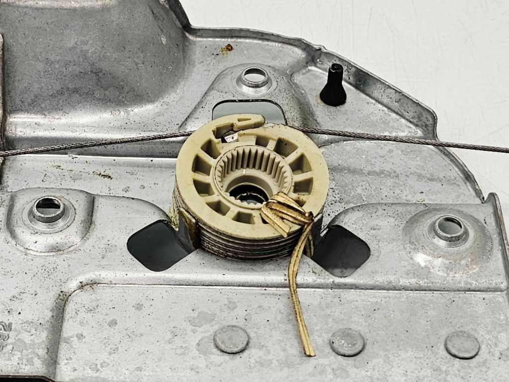 Macara electrica geam dreapta fata Peugeot 208 [Fa