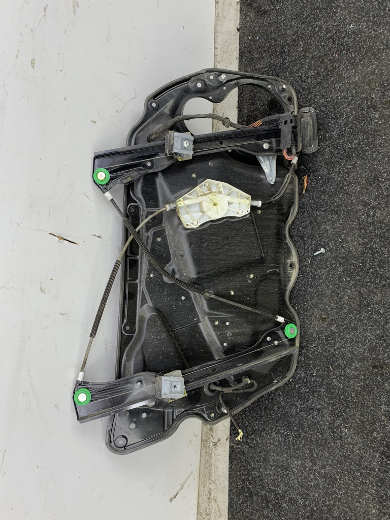 Macara electrica geam dreapta fata VW PASSAT B6 BLS 2005-2010 D4-8-5 3C1837756K DezP: 26609