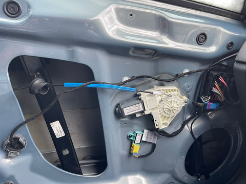 Macara Electrica pentru Geam Sticla Usa Portiera Dreapta Fata Audi A4 B8 2008 - 2015 Cod 8K0837461 [C1864]
