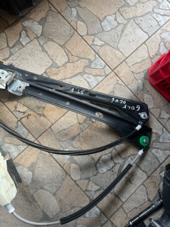 MACARA ELECTRICA STANGA FATA VW GOLF 5 PLUS 2006