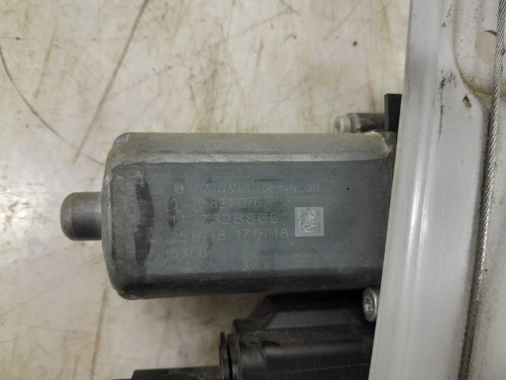 Macara geam dreapta fata 1137328865 Opel
