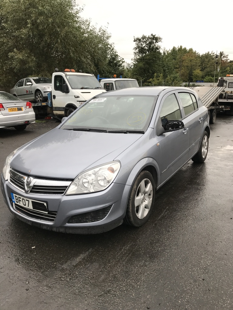 Macara geam dreapta fata Opel Astra H 20
