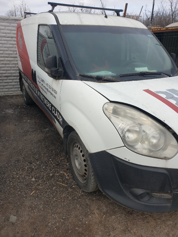 Macara geam dreapta fata Opel Combo D 2012 Van 1.3 Multijet