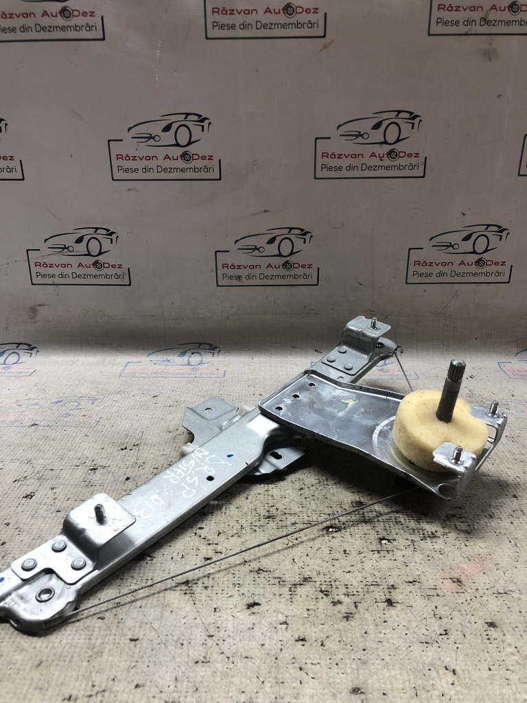 Macara geam dreapta spate Dacia Duster 2013