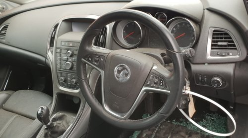 Macara geam dreapta spate Opel Astra J 2