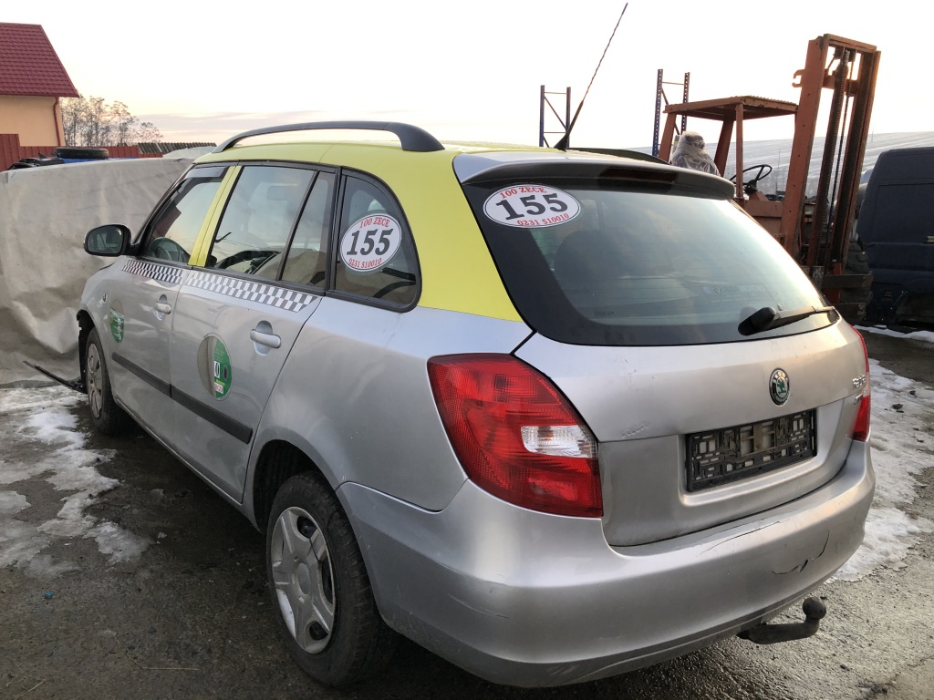 Macara geam dreapta spate Skoda Fabia 2 2009 combi 1.4 benzina