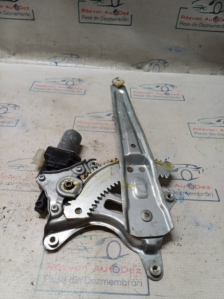 Macara geam dreapta spate Suzuki SX4 1.0 Benzina 2018, 8353061M00