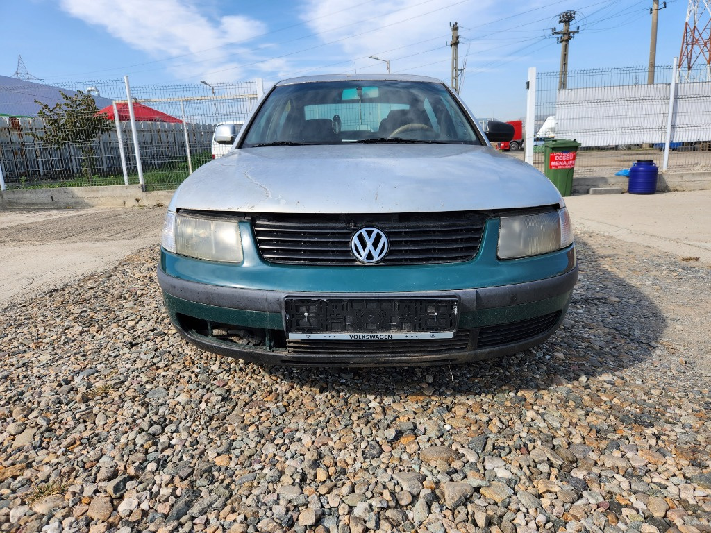 Macara geam dreapta spate Volkswagen Passat B5 200