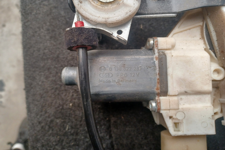 Macara geam fata stanga electrica 013082