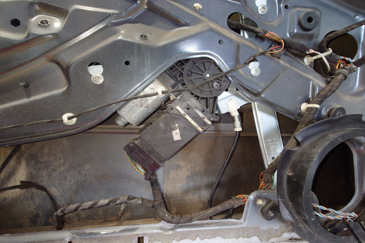 Macara geam fata stanga electrica Skoda Octavia [f