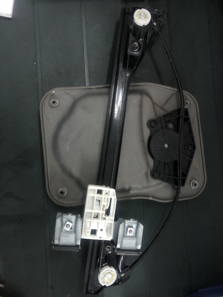 Macara geam fata stanga Skoda Roomster,an 2004-2009