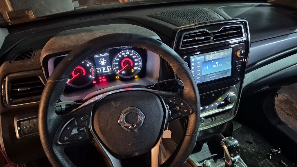 Macara geam stanga fata SsangYong Tivoli