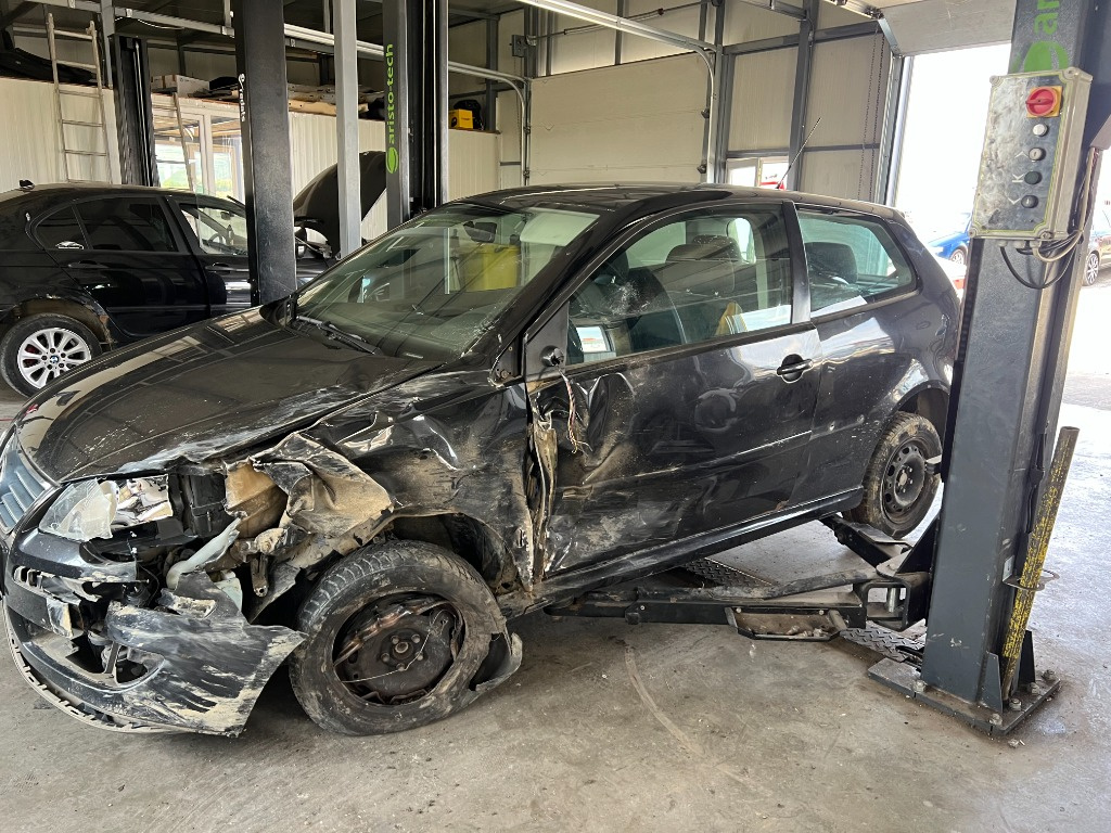 Macara geam stanga fata Volkswagen Polo 
