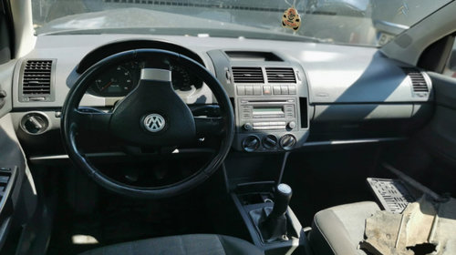 Macara geam stanga fata Volkswagen Polo 