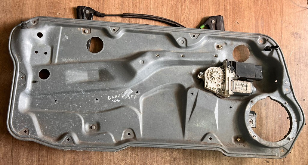 Macara geam stanga fata VW Golf 4 Coupe