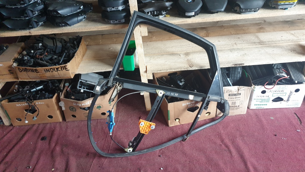 Macara geam stanga spate audi a4 b7