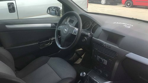 Macara geam stanga spate Opel Astra H 20