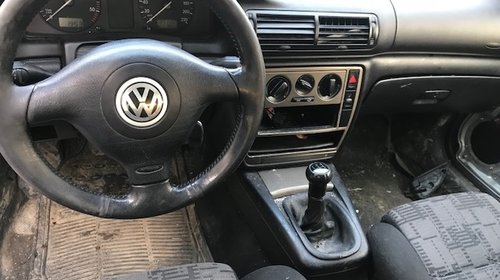 Macara geam stanga spate VW Passat B5 19
