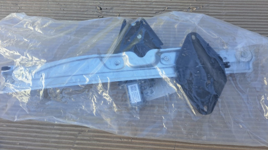 Macara geam usa dreapta fata cu motoras Dacia Logan 3 Sandero 3 cod 807203930R nou