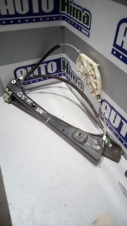 Macara geam usa fata dreapta electrica fara motoras fara cod Volkswagen Golf 5 1K 2003-2010