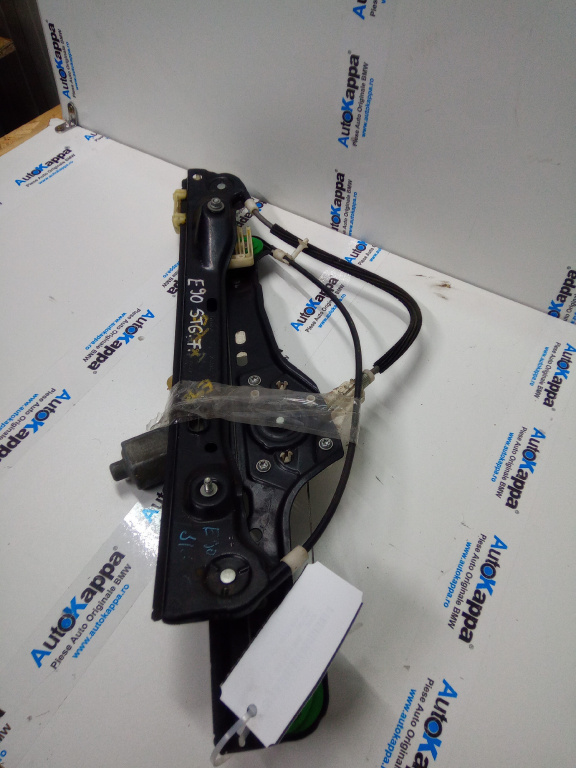 Macara geam usa fata stanga (2004-2010) Bmw Seria 23-e90 ,e91 an 2008 cod piesa 7060265