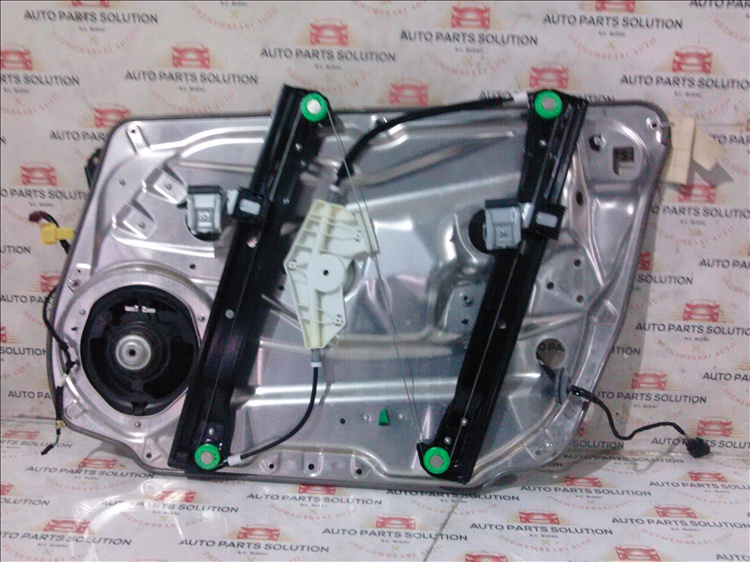 Macara geam usa stanga fata MERCEDES-BENZ C CLASS an fabr. 2010