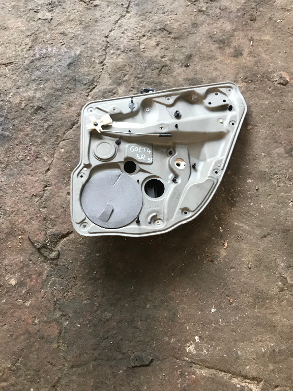 Macara manuala usa dreapta spate volkswagen golf 4 1999 - 2004 break