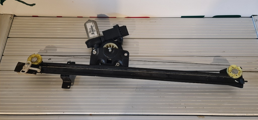 Macara stanga fata electrica Peugeot Box