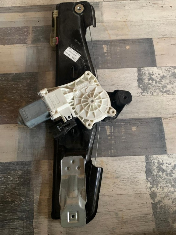 Macara usa dreapta spate Jaguar XE GX7327000AD