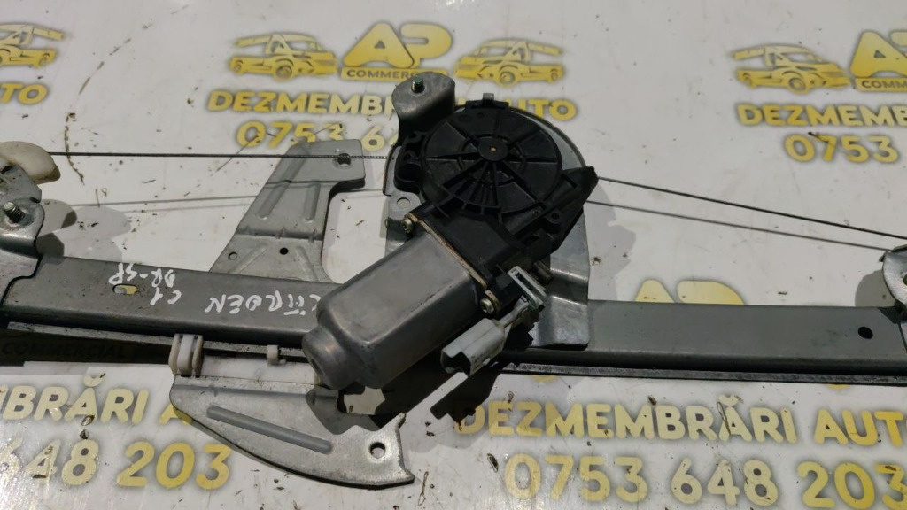 Macara usa fata dreapta Toyota Aygo cod: 698100h020