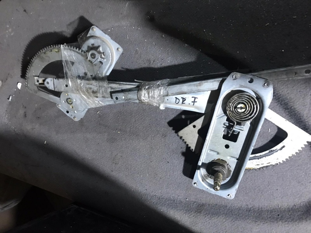Macara usa fata stanga dreapta Ford transit 2.0 2.