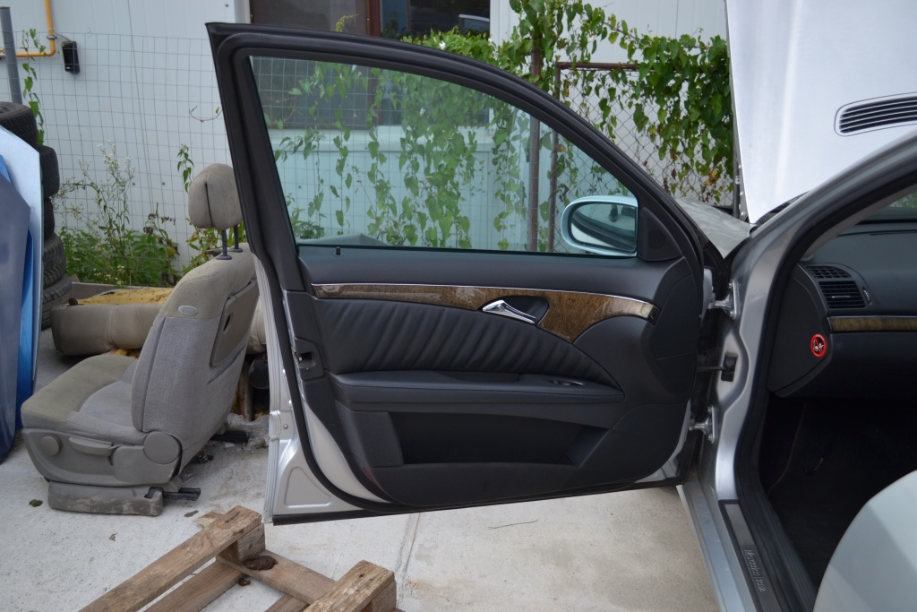 MACARA USA STANGA FATA MERCEDES E320 CDI W211