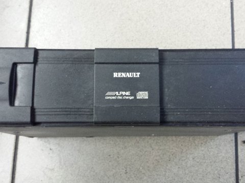 Magazie 6 CD-uri Alpine Renault Scenic II cod 8200002589A