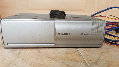 Magazie CD Mitsubishi Pajero 2004 cod MZ