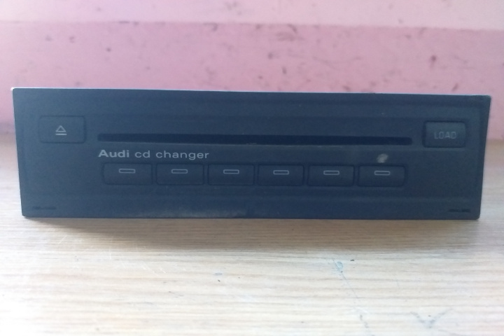 Magazie CD Radio CD player 4E0035111 4E0910111C 4E0035111 4E0910111C Audi A8 D3/4E [2002 - 2005] Sedan 4.0 TDI tiptronic quattro (275 hp)