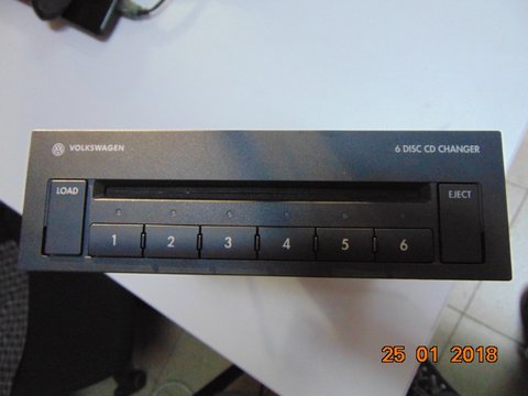 Magazie de cd-uri SONY pentru VW Passat B6 cu codul original 3C0 035 110