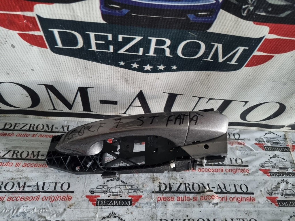 Maner cu antimoniu stanga fata Seat Leon III ST cod piesa : 5N0837885H