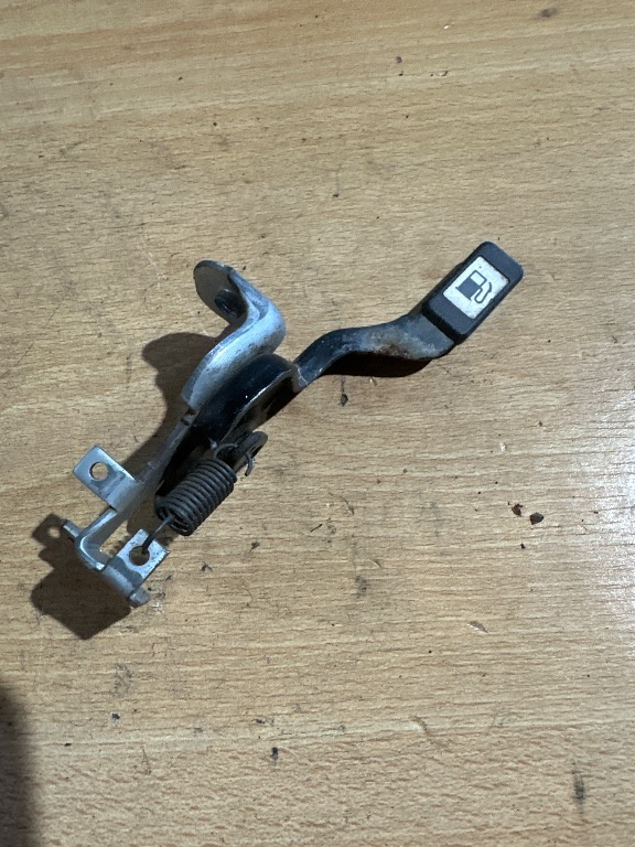 Maner deschidere capac rezervor Toyota Rav 4 (2012-2018)