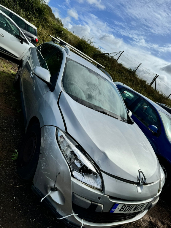 MANER EXTERIOR USA DREAPTA SPATE RENAULT MEGANE 3 2011 ARGINTIU COMBI (id: 788)