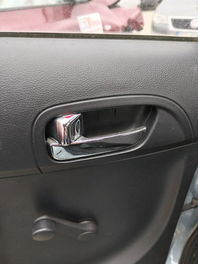 Maner interior usa stanga spate Hyundai i20 2012 1