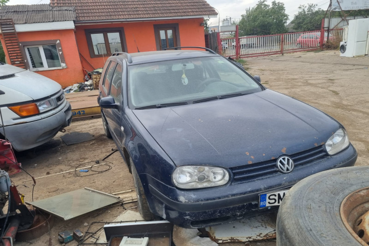 Maner plafon fata stanga Volkswagen VW Golf 4 [199