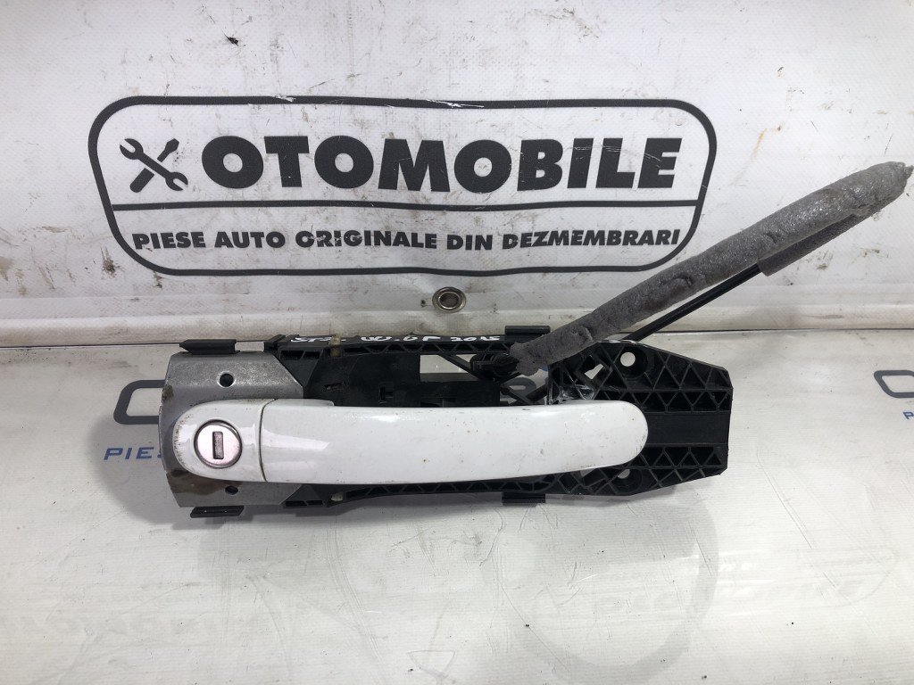 Maner stanga fata VW UP!: 5N0837017E [Fabr 2011-2019]