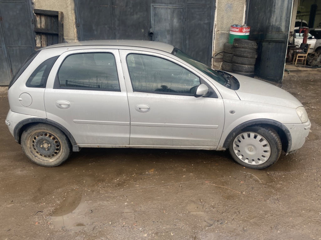 Maner usa dreapta fata Opel Corsa C 2005