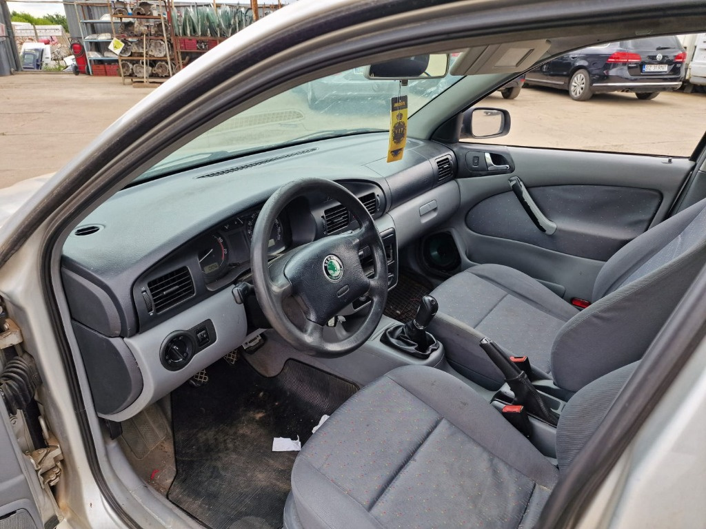 Maner usa interior stanga spate Skoda Octavia 1 2003 1.4 Benzina BCA 55KW/75CP