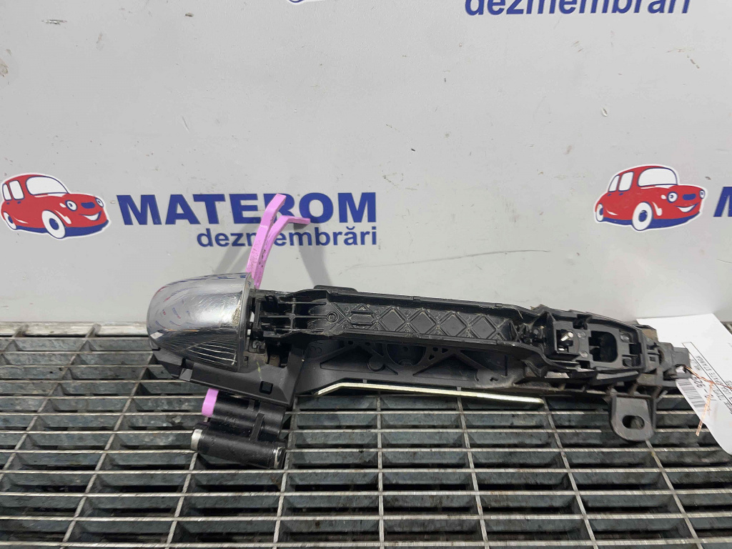 MANER USA SPATE STANGA TOYOTA HILUX HILUX - - (2015 2020)